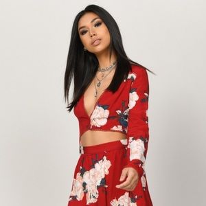 NWOT Tobi Best Buds Red Floral Multi Long Sleeve Crop Top